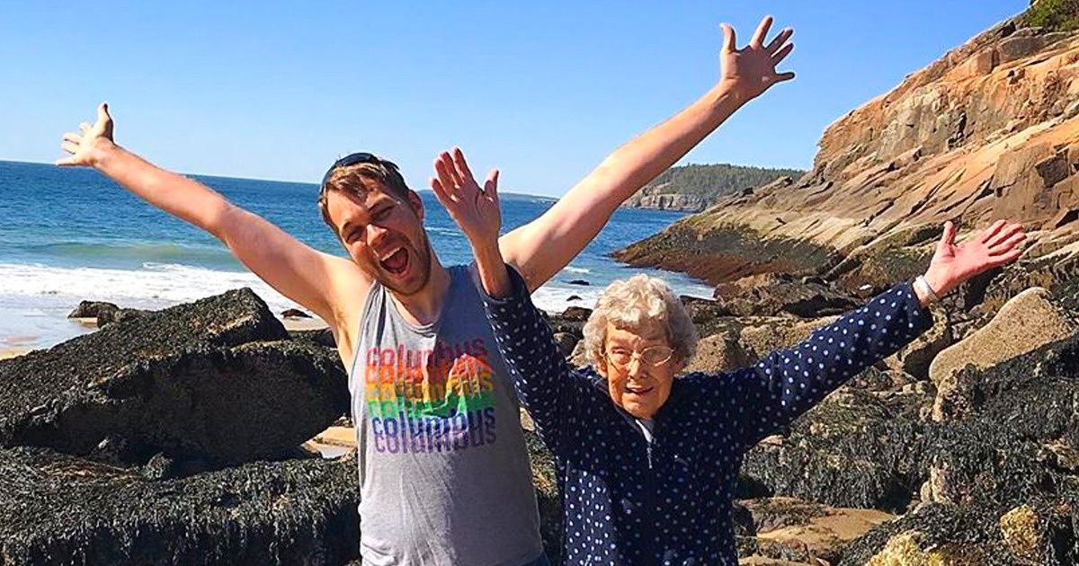 Jovem e sua avó de 89 anos viajam para conhecer todos os parques nacionais dos Estados Unidos (e o motivo é muito comovente) Jovem e sua avó de 89 anos viajam para conhecer todos os parques nacionais dos Estados Unidos (e o motivo é muito comovente)
