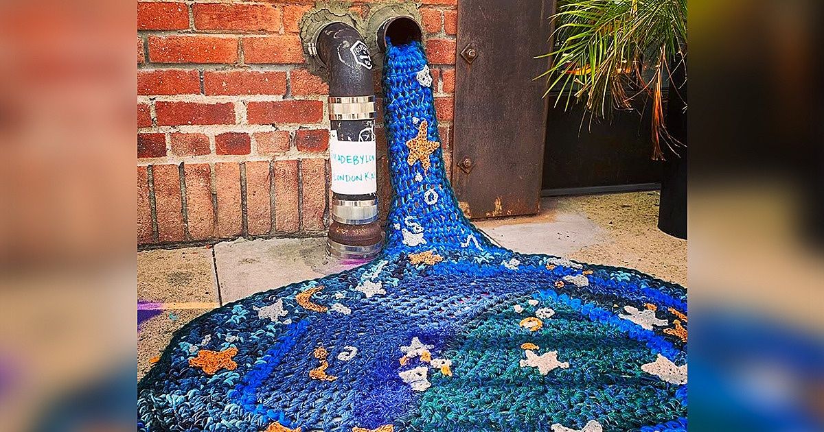 O que é “Yarnbomb” e como essa tendência ajuda a trazer mais vida e cor às paisagens das grandes cidades O que é “Yarnbomb” e como essa tendência ajuda a trazer mais vida e cor às paisagens das grandes cidades