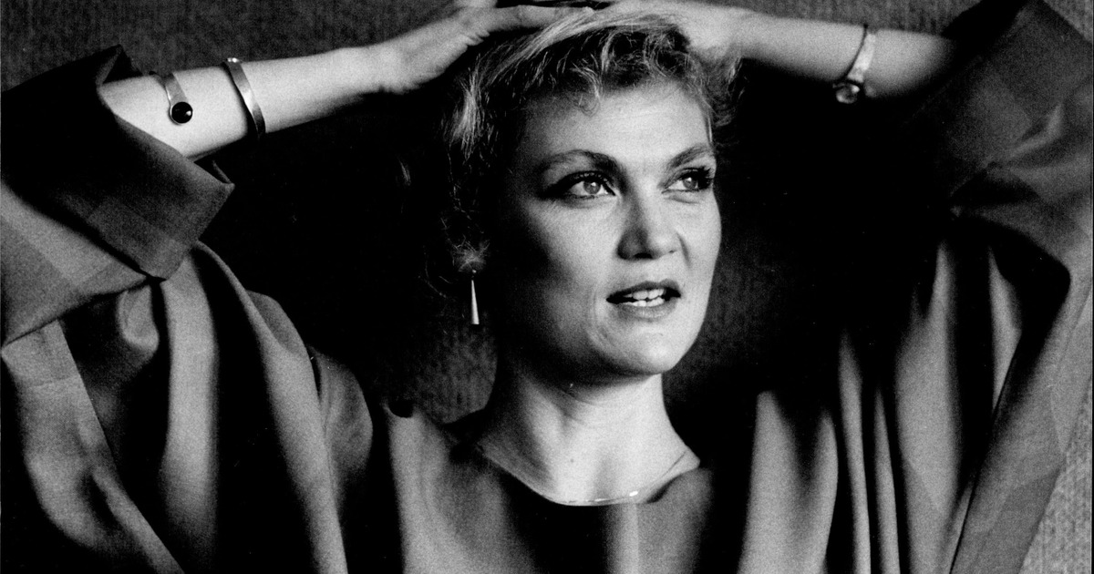 A história da inglesa Lucy Irvine que aceitou passar um ano numa ilha deserta com um desconhecido A história da inglesa Lucy Irvine que aceitou passar um ano numa ilha deserta com um desconhecido