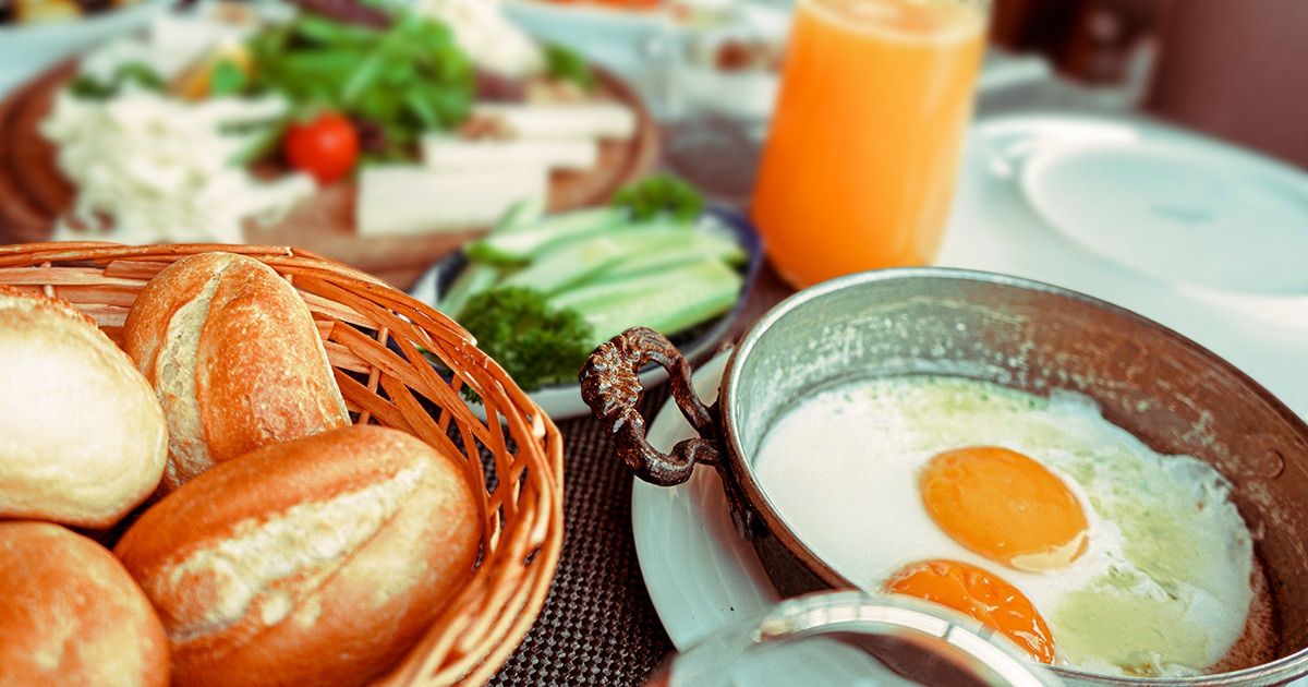 Novo estudo diz que pular o café da manhã ajuda a emagrecer (mas há controvérsias entre os profissionais de saúde) Novo estudo diz que pular o café da manhã ajuda a emagrecer (mas há controvérsias entre os profissionais de saúde)