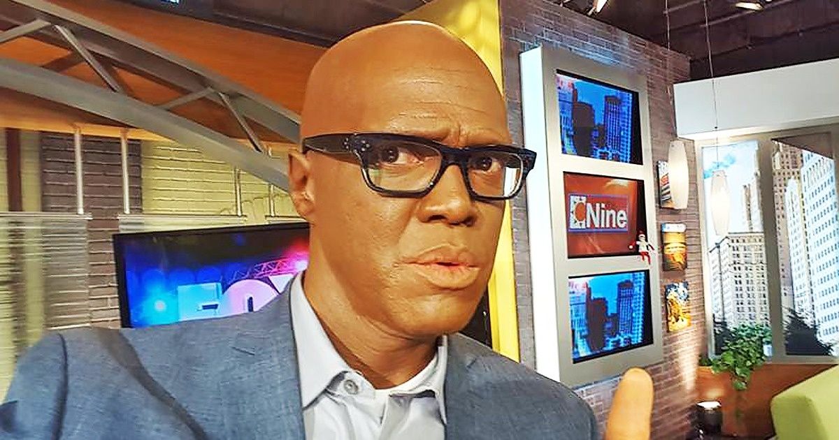 Apresentador de TV mostra pela primeira vez sua verdadeira aparência Apresentador de TV mostra pela primeira vez sua verdadeira aparência