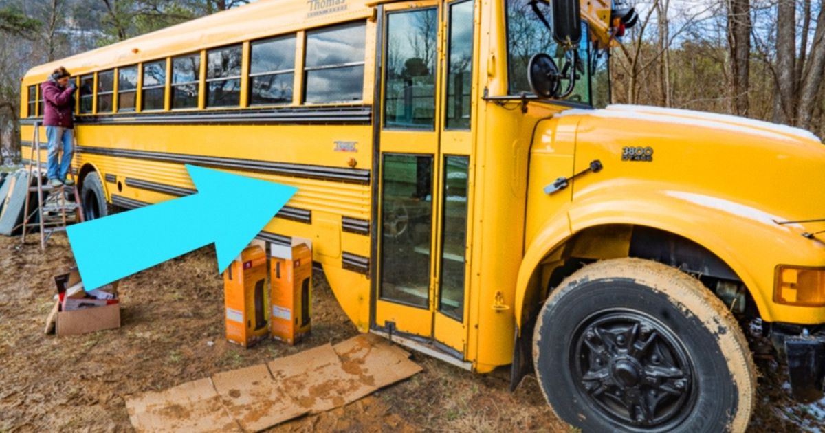 Casal compra ônibus escolar e o transforma em algo incrível