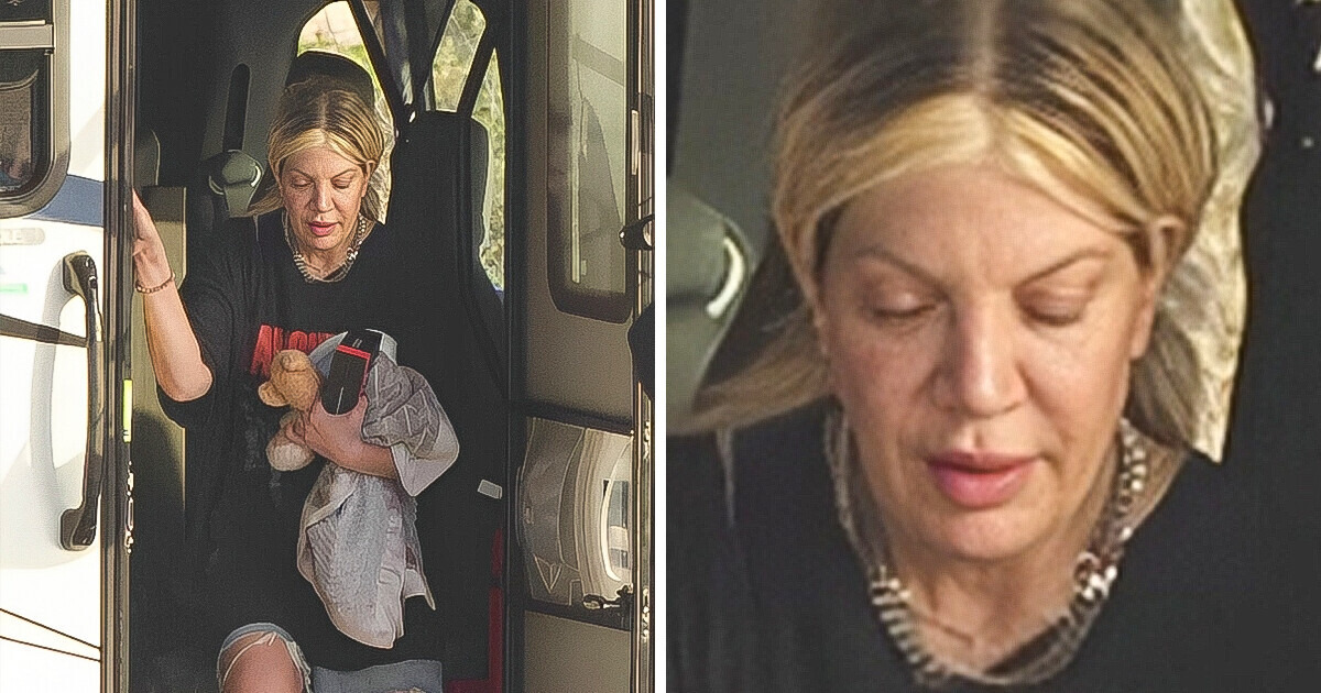 Por que Tori Spelling de ‘Barrados no Baile’ está vivendo com os filhos em hotéis e veículos baratos?
