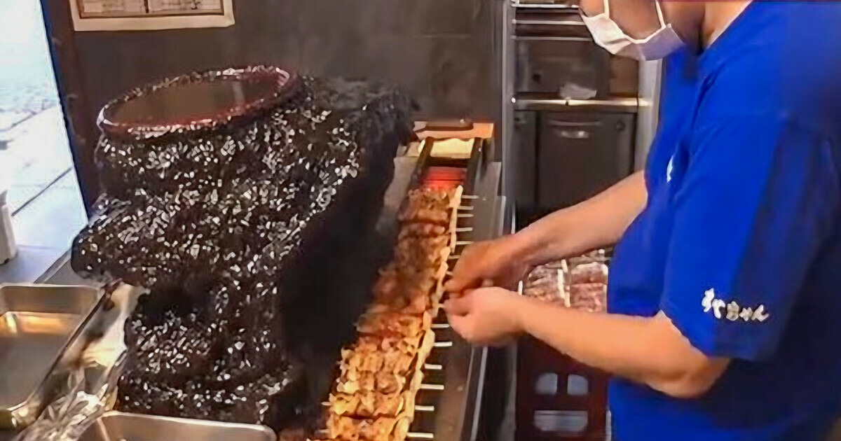 Vai encarar? Pote de molho há 60 anos sem lavar pode ser o segredo desse saboroso espetinho Vai encarar? Pote de molho há 60 anos sem lavar pode ser o segredo desse saboroso espetinho