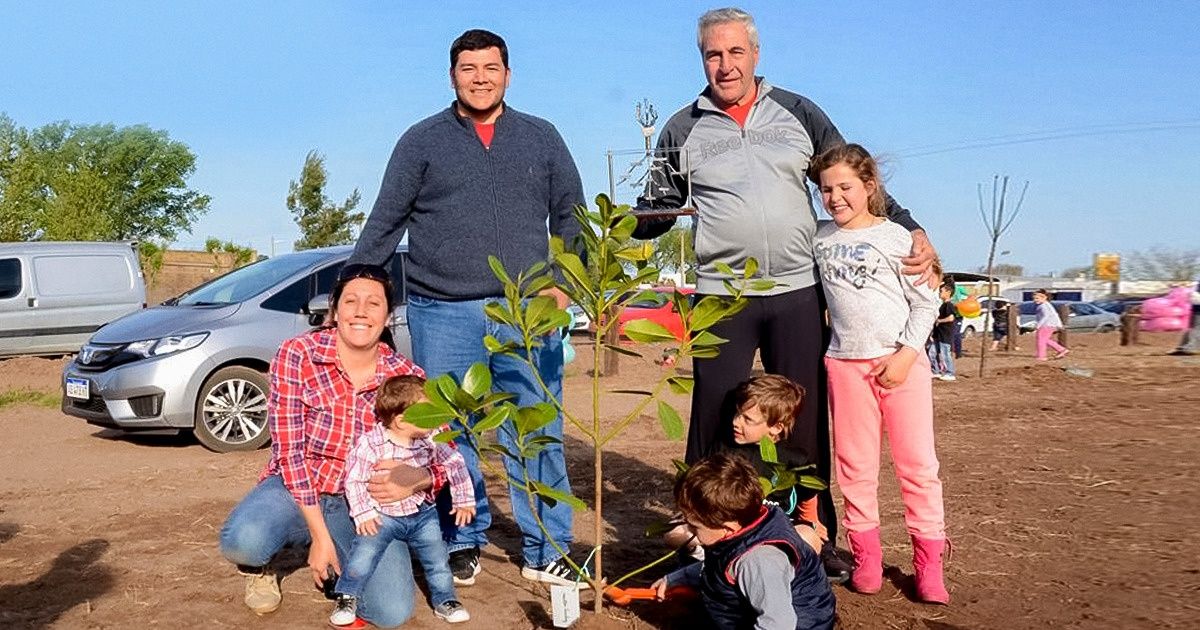 Há 24 anos, cidade na Argentina planta uma árvore para cada criança que nasce (um exemplo a ser seguido) Há 24 anos, cidade na Argentina planta uma árvore para cada criança que nasce (um exemplo a ser seguido)