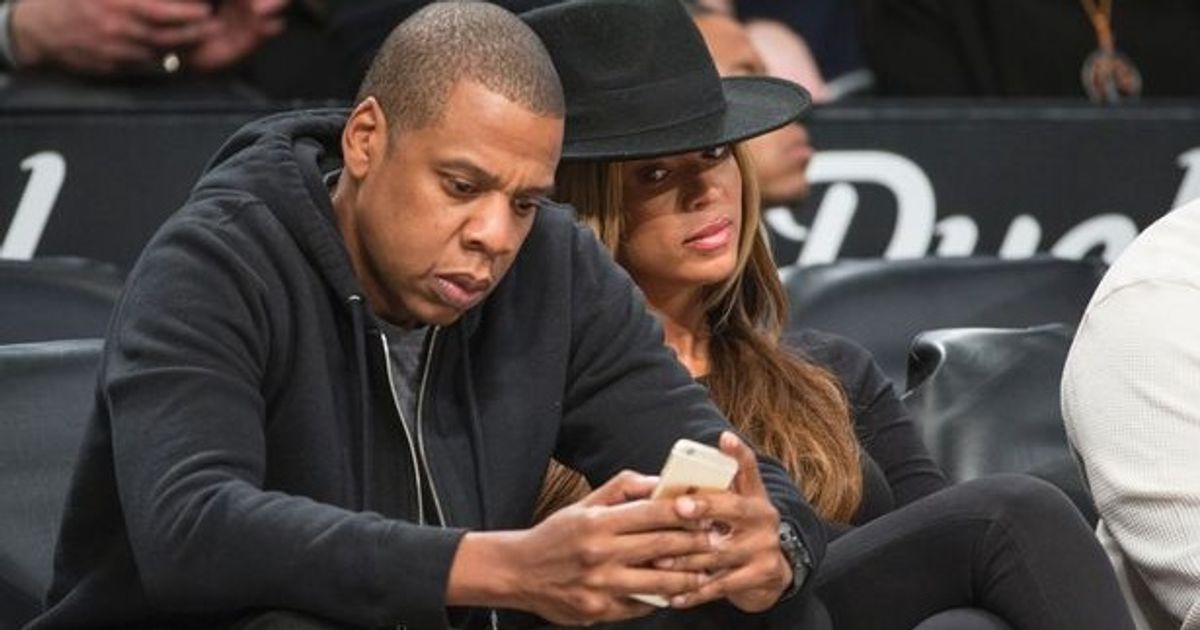 6 motivos para não olhar o celular do seu amor