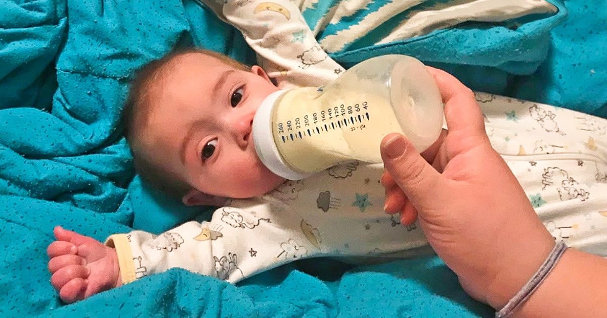 5 Passos que podem facilitar a transição do aleitamento para a mamadeira (e algumas dicas) 5 Passos que podem facilitar a transição do aleitamento para a mamadeira (e algumas dicas)