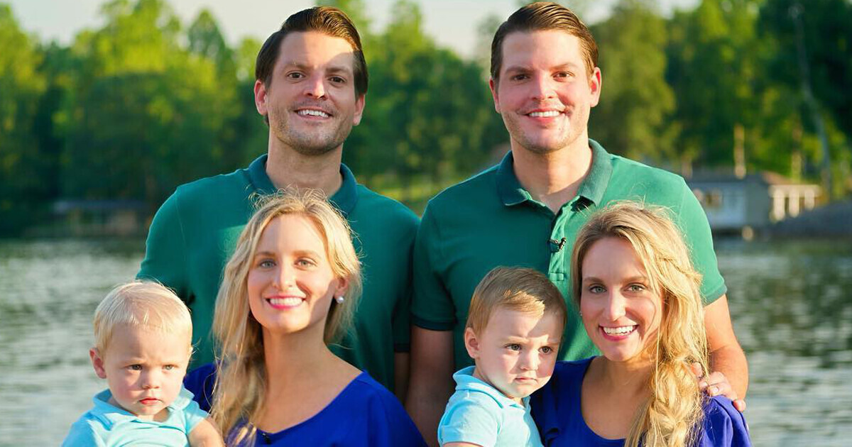 Parece mentira! Gêmeas idênticas se casaram com gêmeos idênticos e tiveram... filhos idênticos! Parece mentira! Gêmeas idênticas se casaram com gêmeos idênticos e tiveram... filhos idênticos!