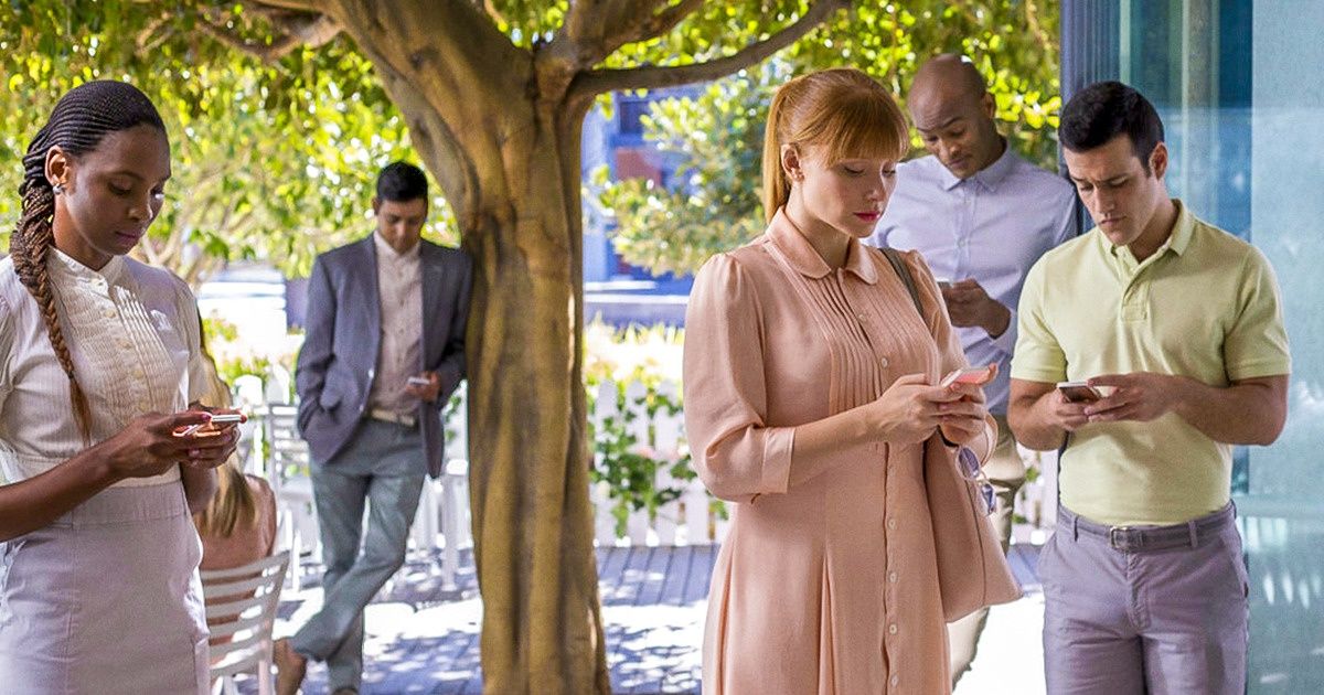 Usar muito o celular pode fazê-lo sorrir menos e não interagir tanto com os outros, diz estudo Usar muito o celular pode fazê-lo sorrir menos e não interagir tanto com os outros, diz estudo