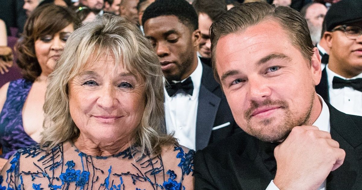 Famosos que ainda vivem com seus pais e não têm pressa de se mudar Famosos que ainda vivem com seus pais e não têm pressa de se mudar