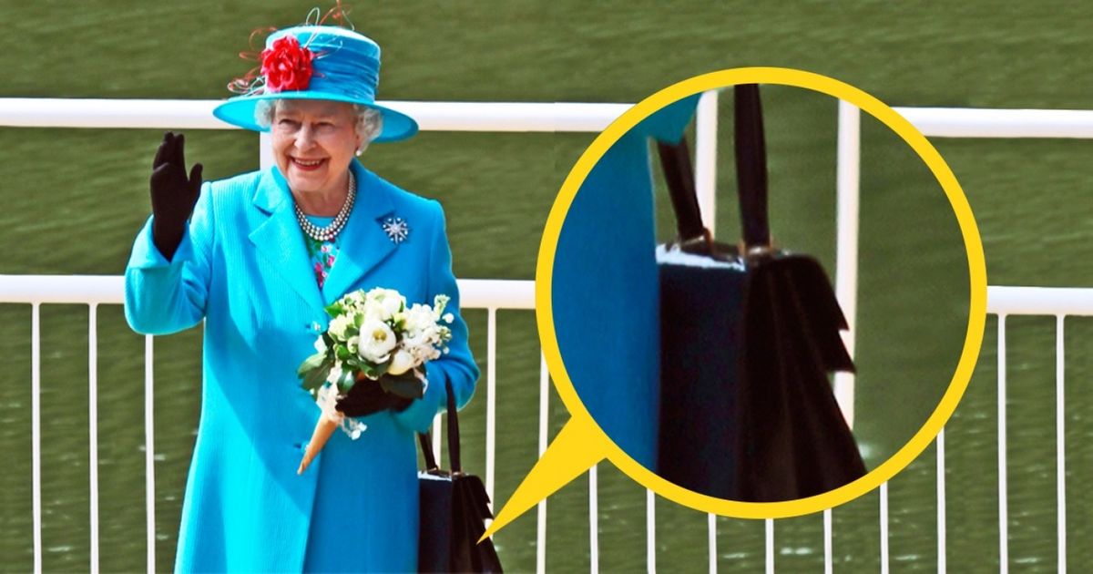 É por isso que a rainha da Inglaterra sempre usa bolsa