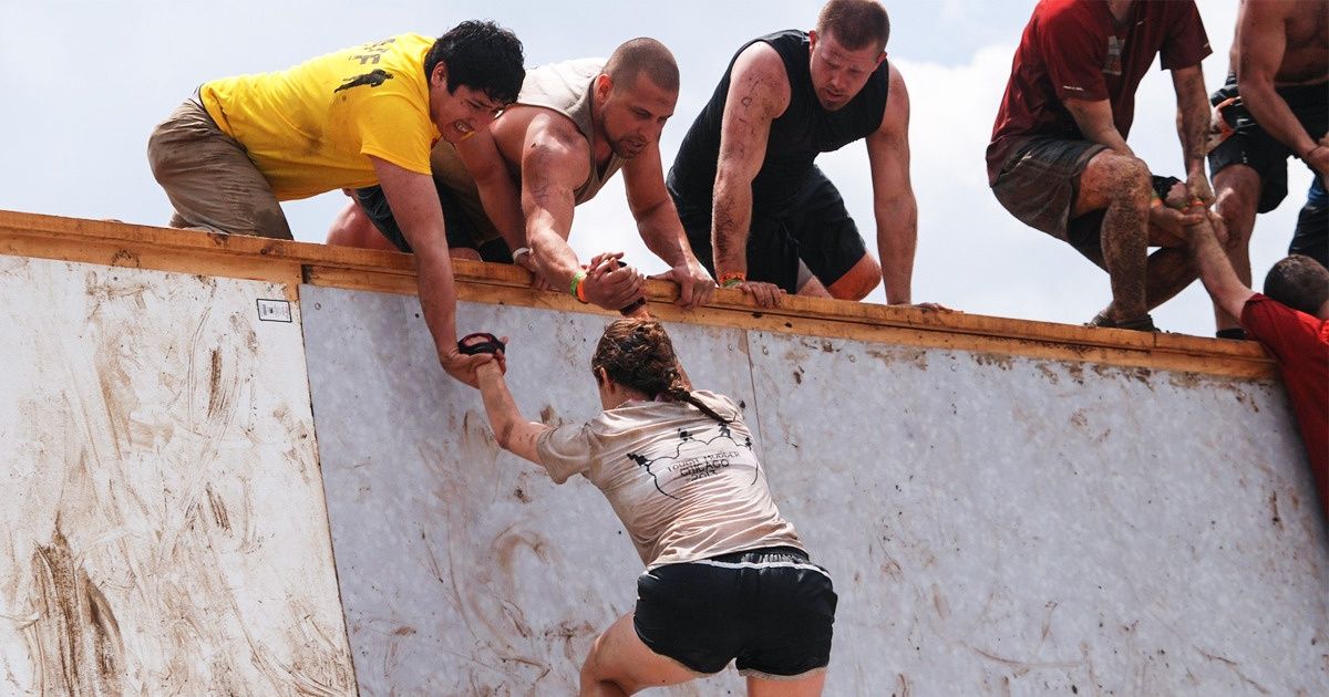 Psicólogos explicam por que ajudar as pessoas é a forma mais rápida de encontrar a felicidade