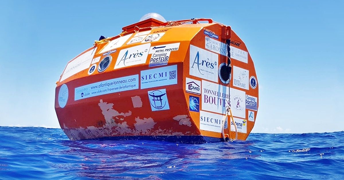 Homem de 72 anos atravessa o oceano em um tonel sem motor e mostra que tudo é possível