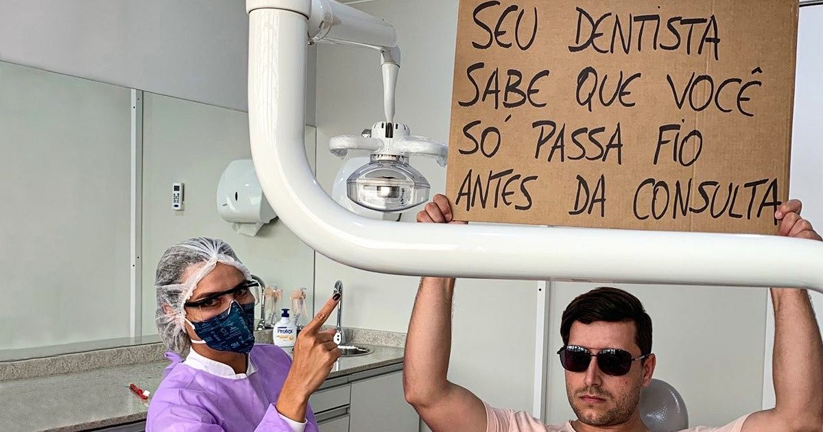 21 Placas do personagem “O Cara do Cartaz” com mensagens para lá de diretas e carregadas de sinceridade 21 Placas do personagem “O Cara do Cartaz” com mensagens para lá de diretas e carregadas de sinceridade