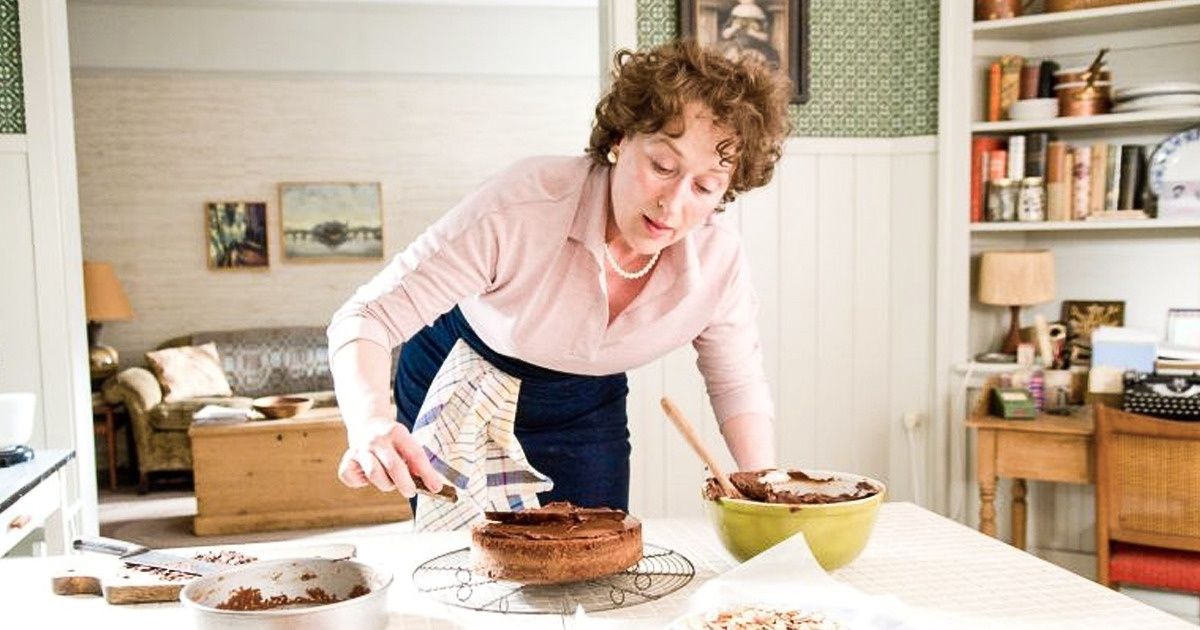 Fazer doces para alguém especial gera bem-estar emocional e os psicólogos explicam o motivo