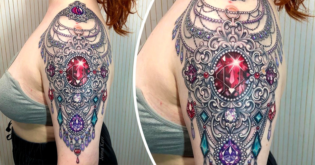 Artista cria tatuagens de pedras preciosas superdetalhadas que parecem brilhar na pele Artista cria tatuagens de pedras preciosas superdetalhadas que parecem brilhar na pele