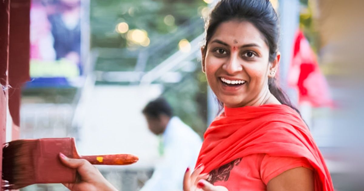 Engenheira usa parte do seu salário para limpar duas cidades na Índia, um trabalho realmente admirável Engenheira usa parte do seu salário para limpar duas cidades na Índia, um trabalho realmente admirável