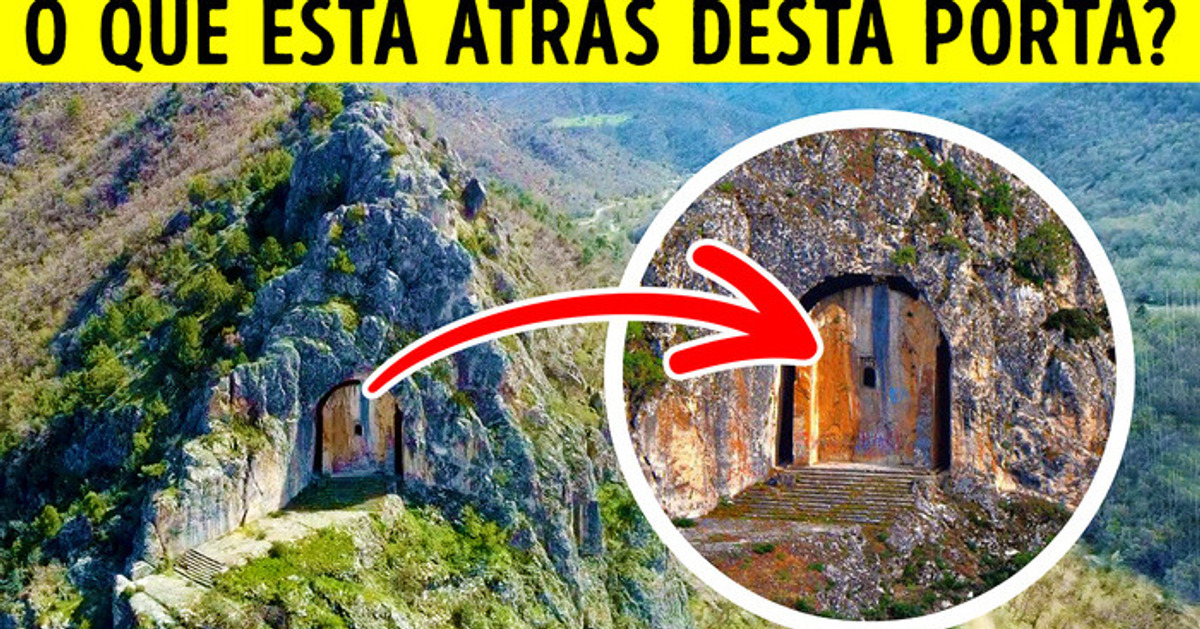 Ninguém sabe o que está atrás desta estranha porta antiga