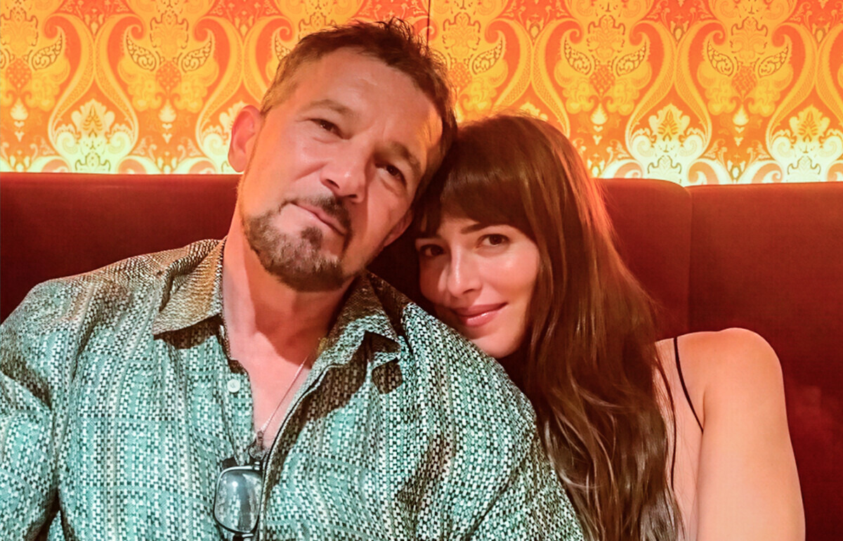 O amor de Antonio Banderas transformou a vida de Dakota Johnson e sua família