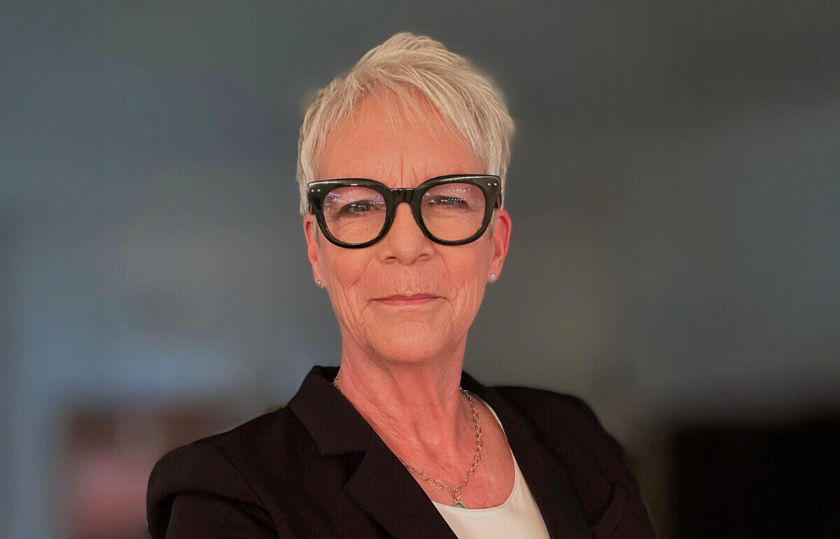 Jamie Lee Curtis faz um discurso potente sobre os efeitos da cirurgia estética Jamie Lee Curtis faz um discurso potente sobre os efeitos da cirurgia estética