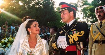 A história da rainha Rania: como uma moça de uma família de refugiados conquistou o amor de um príncipe e do mundo