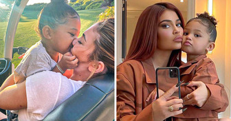 Como ter dois filhos antes dos 25 anos fez Kylie Jenner entender as dores e delícias da maternidade