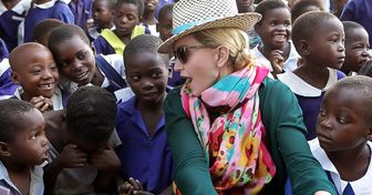 Madonna salva vidas de crianças no Maláui há anos; lá ela fundou escolas, orfanatos e um centro médico infantil