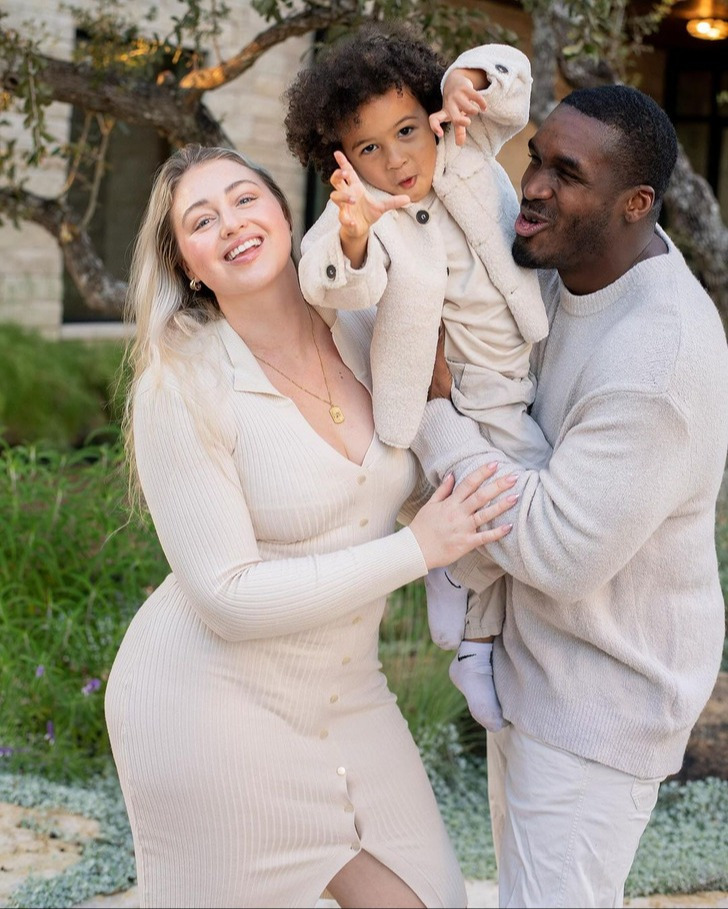 Na época, Lawrence estava esperando sua segunda filha com o namorado, Philip Payne. O casal já é pai de Alpha, de 4 anos.