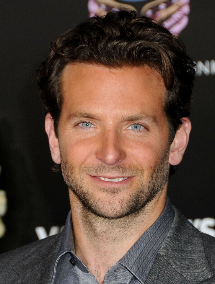 Bradley Cooper apareceu com a barba por fazer