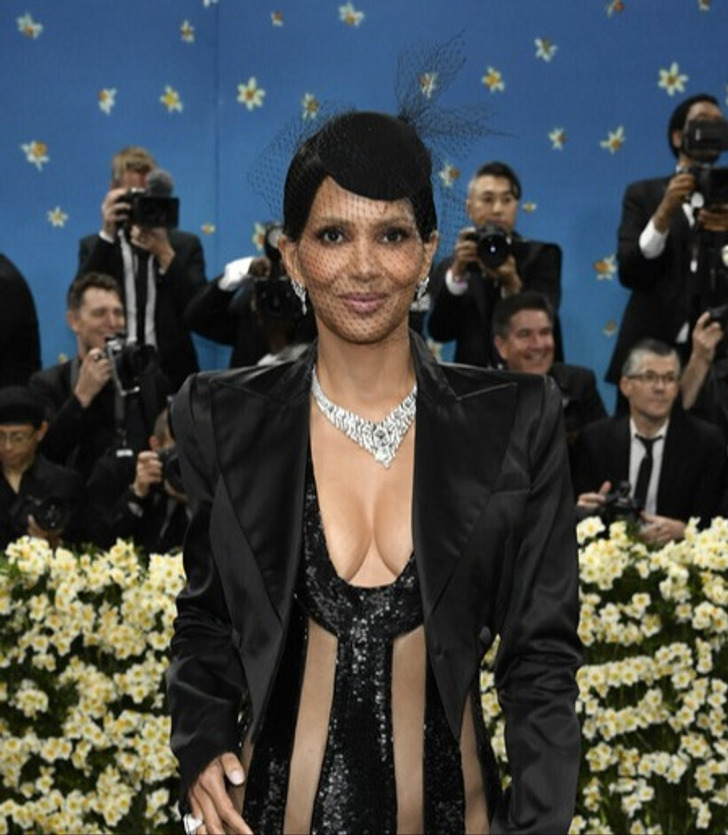 O look de Halle Berry no Met Gala de 2025 definitivamente deu o que falar 