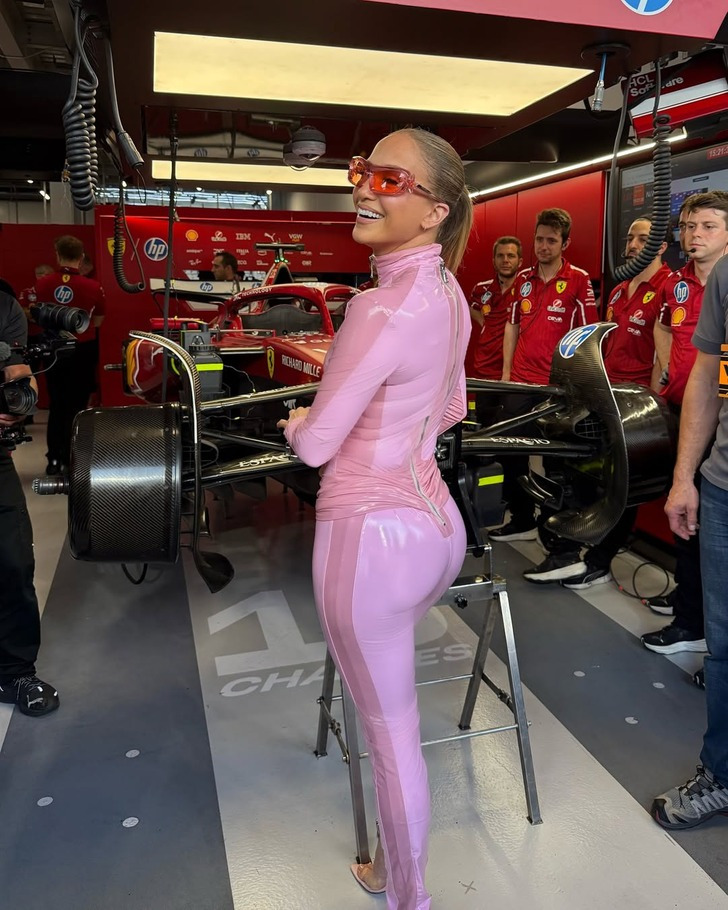 Jennifer Lopez roubou a cena no momento em que surgiu no Grande Prêmio de F1 da Arábia Saudita