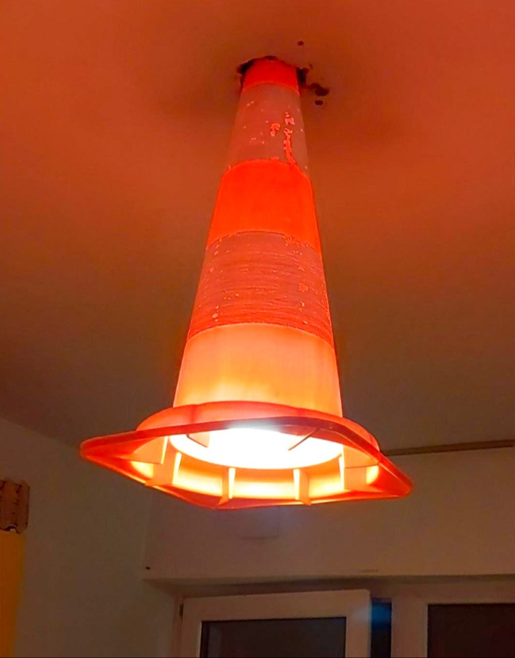 4. "Eu não tinha uma luminária, então eu mesmo fiz uma"