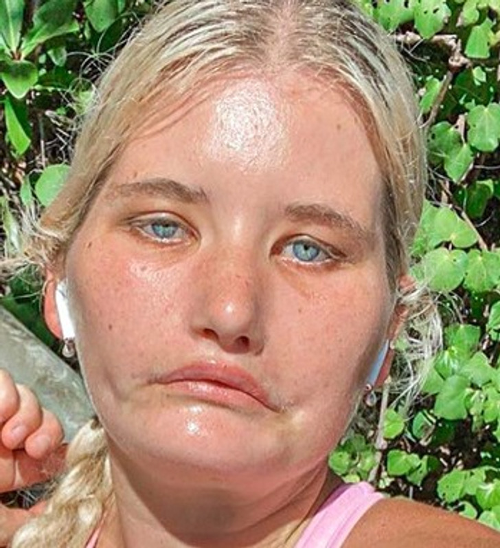 No entanto, a jornada de Tayla rumo à felicidade nem sempre foi simples. Seus anos de escola representaram desafios significativos devido a suas diferenças gritantes em relação aos colegas.