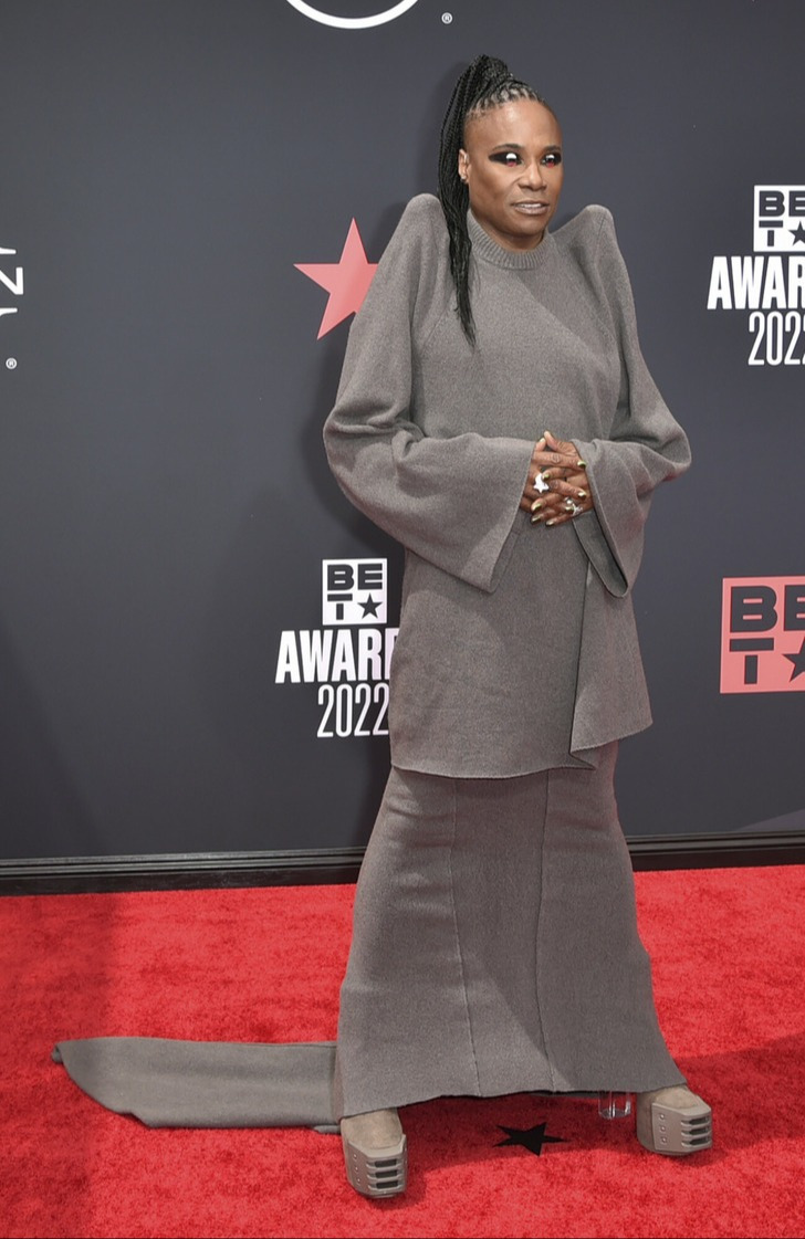 Billy Porter exibindo uma silhueta de outro mundo no BET Awards, Los Angeles 2022.