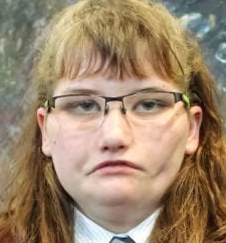 No entanto, a jornada de Tayla rumo à felicidade nem sempre foi simples. Seus anos de escola representaram desafios significativos devido a suas diferenças gritantes em relação aos colegas.