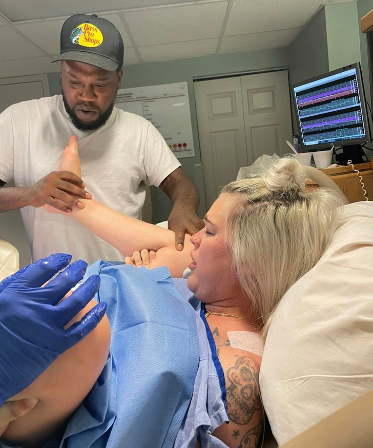 Para muitos casais, é fundamental que o futuro pai esteja presente na sala de parto, ao lado de sua parceira. 