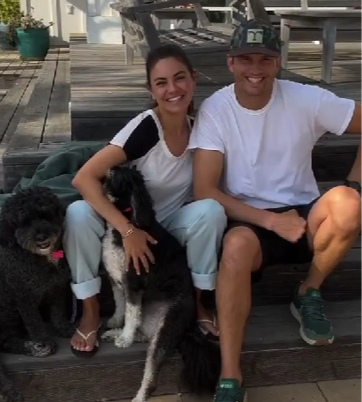 Com ares de família perfeita, eles pareciam estar se divertindo muito. Toda aquela felicidade logo chamou a atenção dos fãs, que os elogiaram. A maioria das pessoas notou como as crianças são parecidos com os pais famosos.